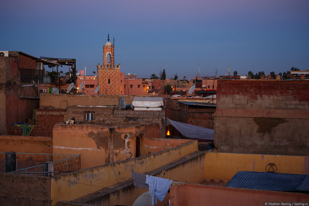  7. Наконец, первые розоватые лучи солнца облизали высочайшую гору Марокко — Тубкаль. Начался но
