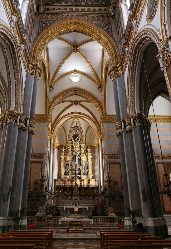 Неаполь. Большая церковь Святого Доменика (San Domenico Maggiore). Интерьеры