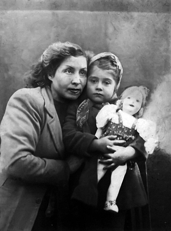 1107 Ира Мирошниченко с мамой Екатериной Антоновной.jpg