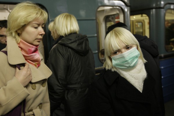 В Госдуме предложили обязать болеющих носить марлевые повязки