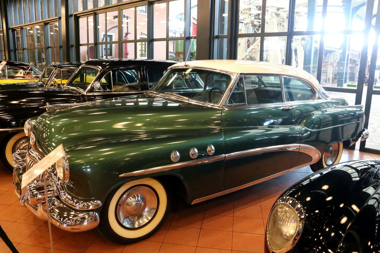 Стамбул. Музей Рахими Коча. Buick Special Riviera, 1952 год 