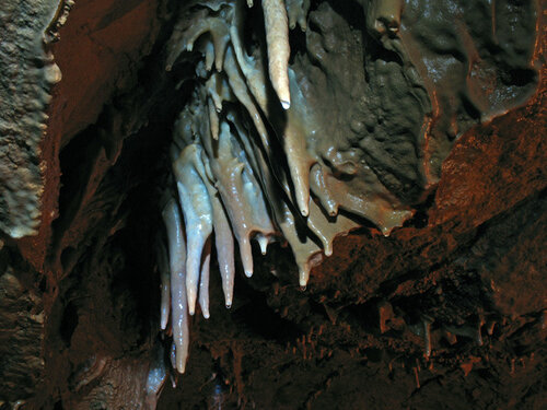 Пещерные сталактиты