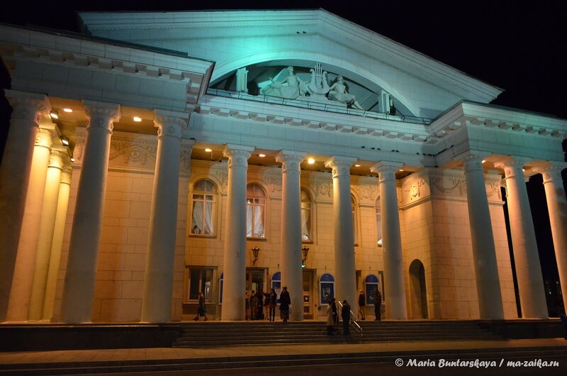 Съёмки фильма 'Ёлки-1914', Саратов, театр оперы и балета, 27 октября 2014 года