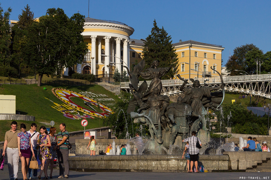 Памятники и скульптура Киева