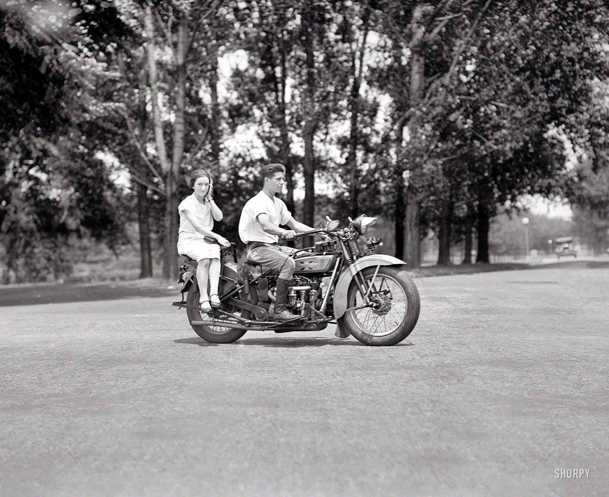 Мотоцикл с дамским сиденьем (Вашингтон, 1929 год)