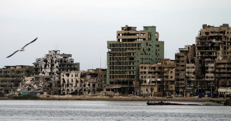 После вторжения США в Ливию Муаммар Каддафи был зверски убит, а страна погрузилась в хаос. Гражданск