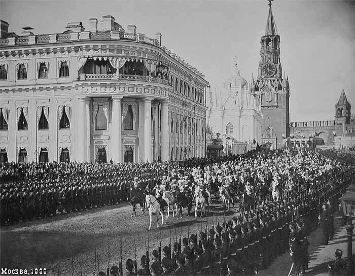 Торжественный въезд в Кремль через святые Спасские ворота