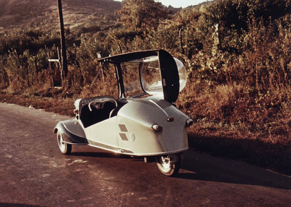  7. Наконец, весьма популярным средством передвижения в Европе к середине 1950-х стал мотороллер