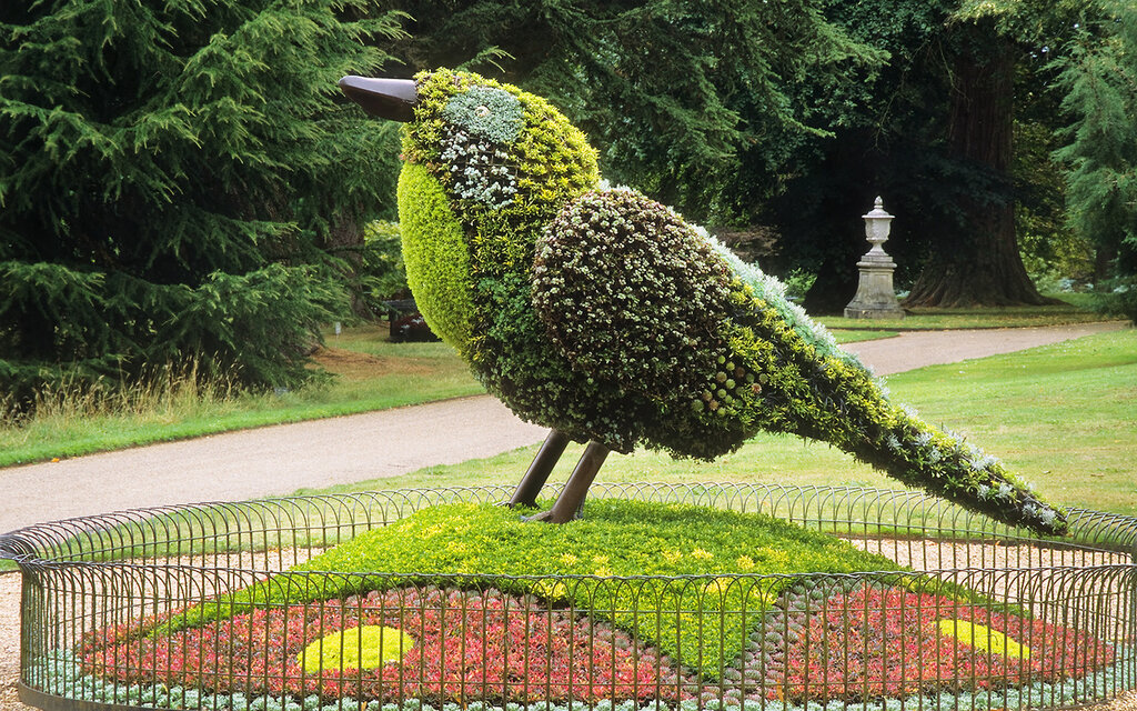 &lt; b&gt;Waddesdon  Manor Gardens, Buckinghamshire, UK: &lt;/b&gt;

This immaculate Victorian garden, surrounding a Renaissance style chateau, is considered to be one of the finest in England. The gardens are home to outstanding seasonal displays of be