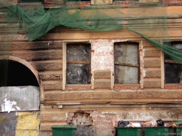 Заброшенное здание на Черняховского, 56