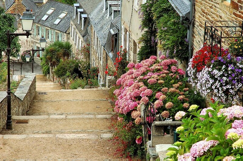 улочка в Бретани Франция
