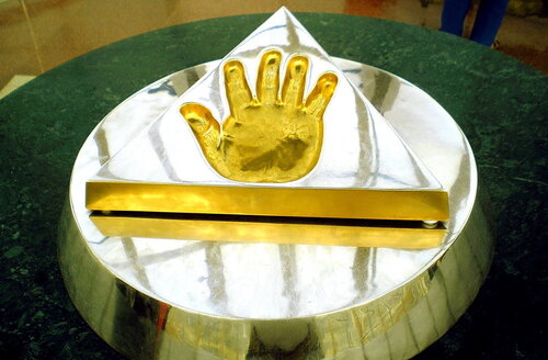 Золотая рука Назарбаева!