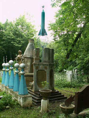 Васильевское, памятник женщинам-труженикам и павшим воинам дд. Уткино и Тарбеево