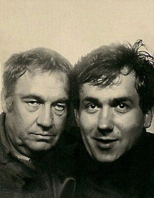 Эльдар Рязанов и Стас Садальский в автоматной фотографии. 1980 год.