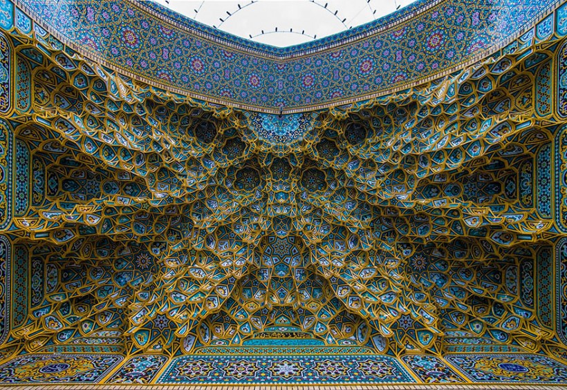 Гипнотизирующие потолки мечетей, которые подчёркивают чудеса исламской архитектуры (18 фото)