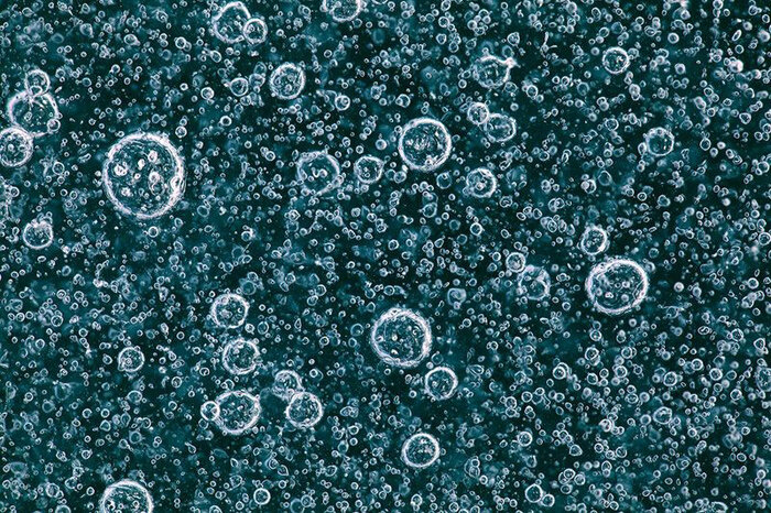 Завораживающие пузырьки под ногами