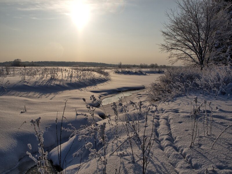 Зимний ручей и снежная целина