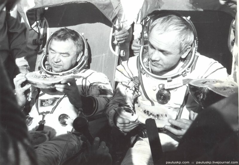 Любительские фотографии советских космонавтов после приземления 0_7215a_b544b329_XL