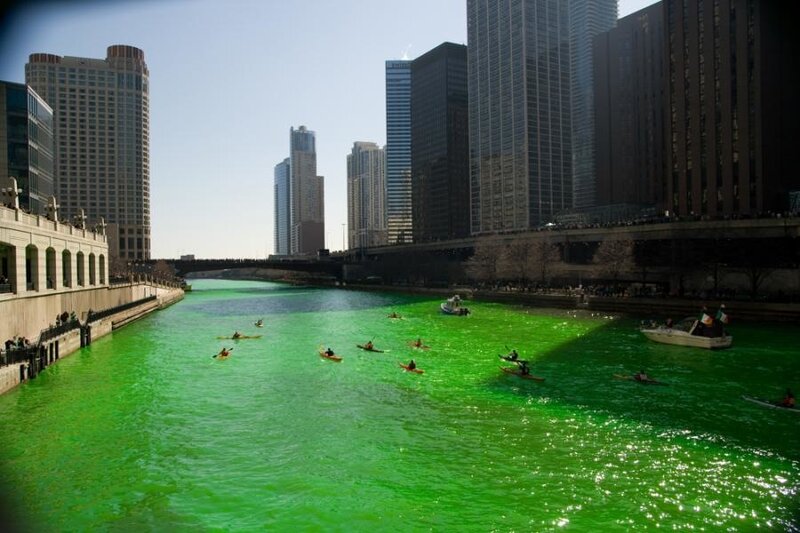 изумрудные воды реки Чикаго