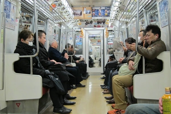 СМИ проинформировали о газовой атаке в метро Токио