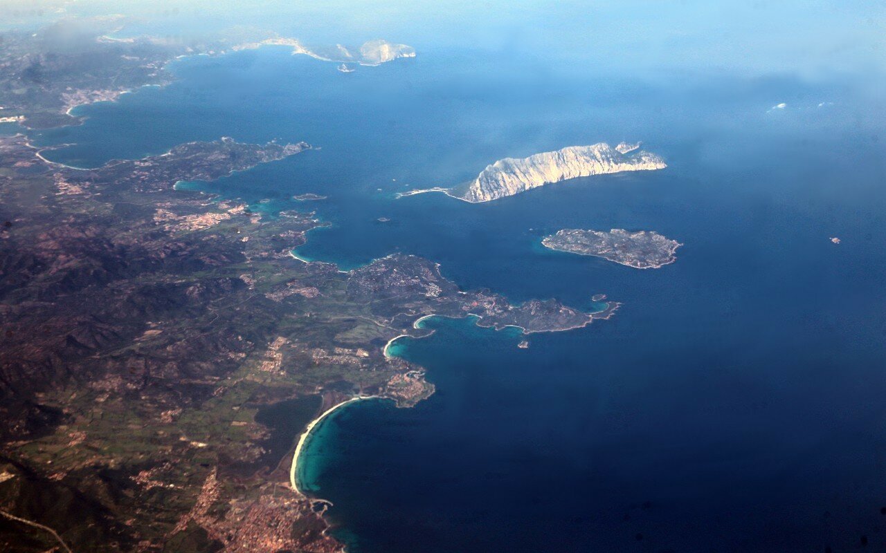 Сардиния, восточное побережье, вид с самолёта