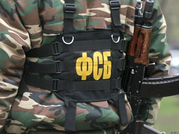 Обвиняемый в экстремизме крымский блогер сбежал из-под домашнего ареста в Украину