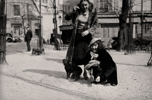 Edith Piaf France: Paris, Montmartre, place du Tertre 1936