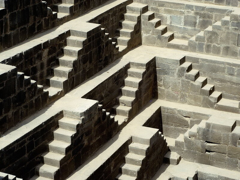 Удивительное сооружение древности - колодец Чанд Баори в Индии