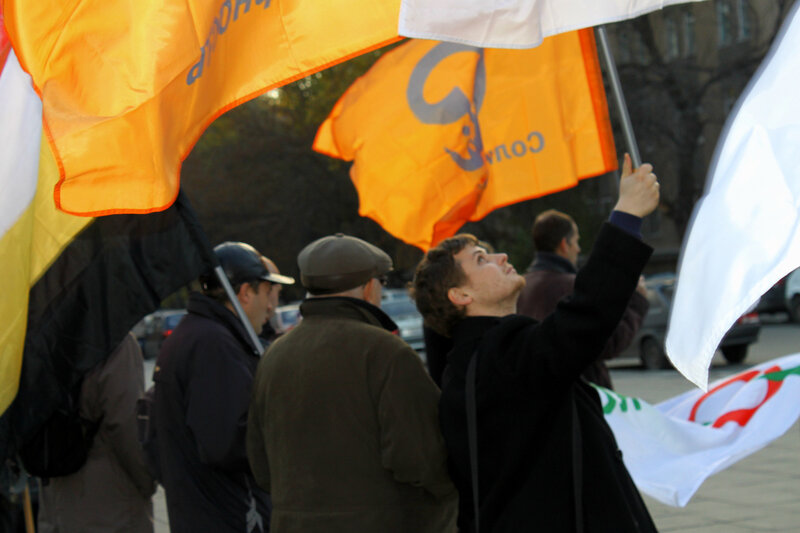 Митинг в поддержку 31-ой статьи конституции провели в Саратове, площадь Н.Г.Чернышевского, 31 октября 2011 года