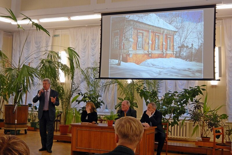 На презентации фотоальбома «Хлынов - Вятка - Киров» в большом зале библиотеки им. Герцена