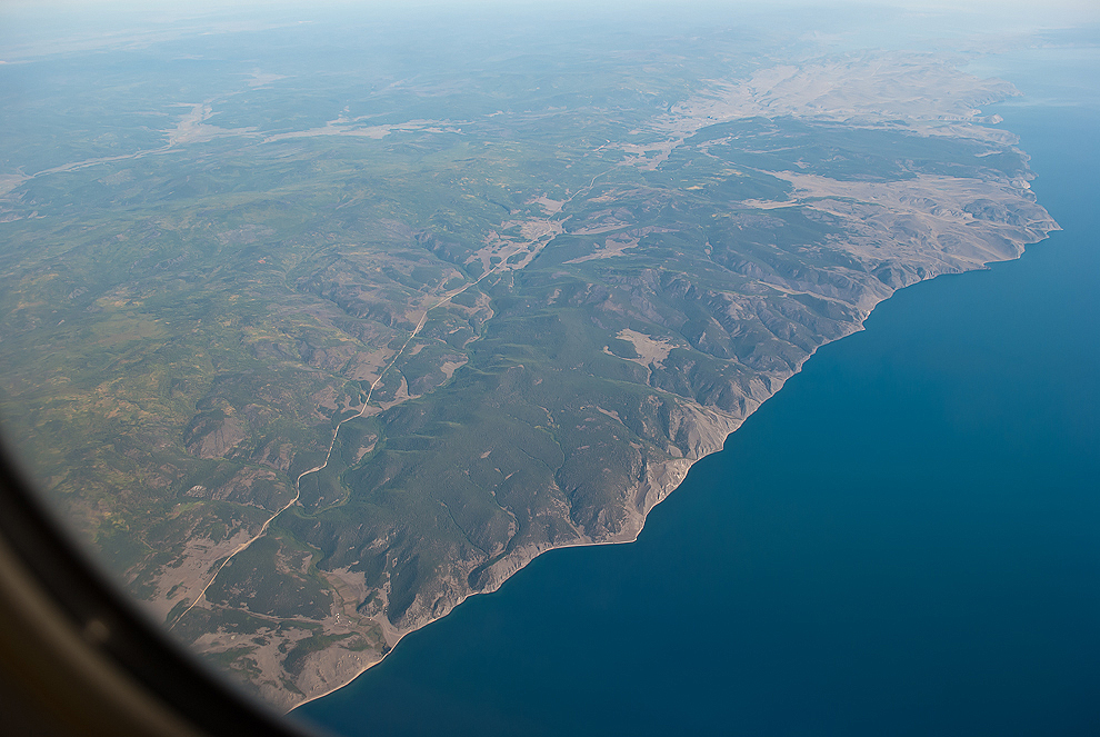 4) Иркутская сторона Байкала, который содержит в себе 1/5 мировых запасов пресных поверхностных вод.