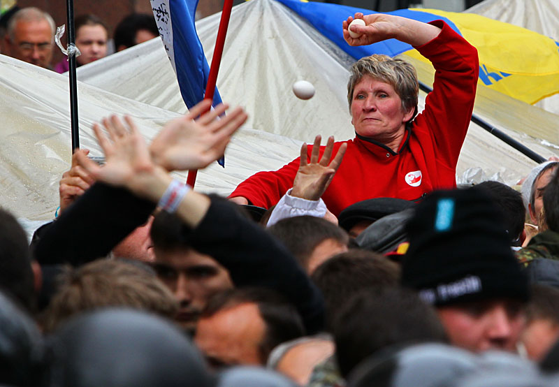 Митинг после оглашения приговора Юлии Тимошенко у здания Печерского суда