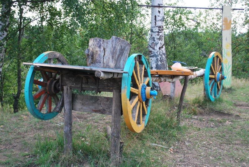 "Памятник" телеге в д. Шоборово