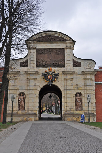 Реферат: Петровские ворота Петропавловской крепости