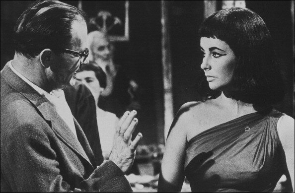 Фильм «Клеопатра» (1963 г). Гламур в египетском стиле. Elizabeth Taylor on the film set of 'Cleopatra', by Mankiewicz in 1963