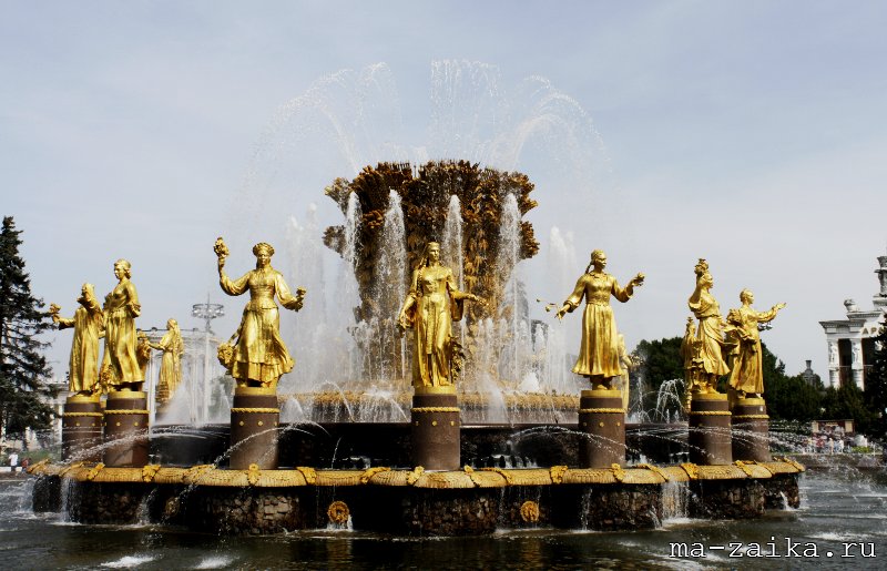 Фонтан 'Дружба народов' на ВДНХ (ВВЦ) - бывший фонтан 'Золотой сноп', Москва, 13 августа 2011 года.