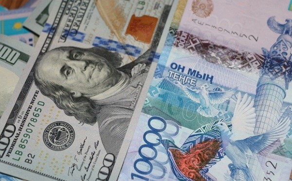 Обвал казахстанкого тенге к доллару
