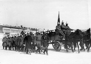 Пожарные Александро - Невской  части проходят по Марсову полю во время парада  в день 10-летия основания  общества.