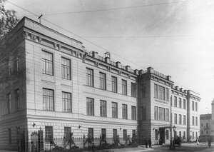 Фасад здания ортопедической клиники профессора Г.И.Турнера (открыта летом 1913 года, Боткинская улица,1).