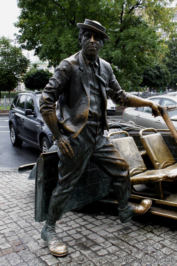 Памятник Юрию Никулину на Цветном бульваре, Москва, 21 августа 2011 года
