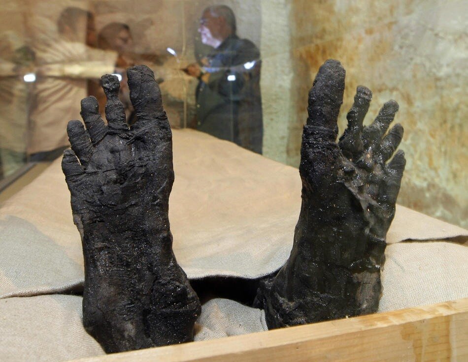 The feet of Pharaoh Tutankhamen are disp