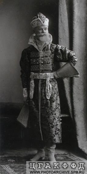 Действительный статский советник, в должности шталмейстера высочайшего Двора Н.Н.Гартунг (фон Гартонг) в костюме боярина XVII века.