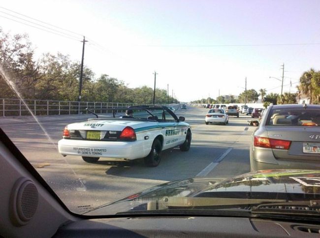 смехота фото шериф в кабриолете - смешной полицейский автомобиль