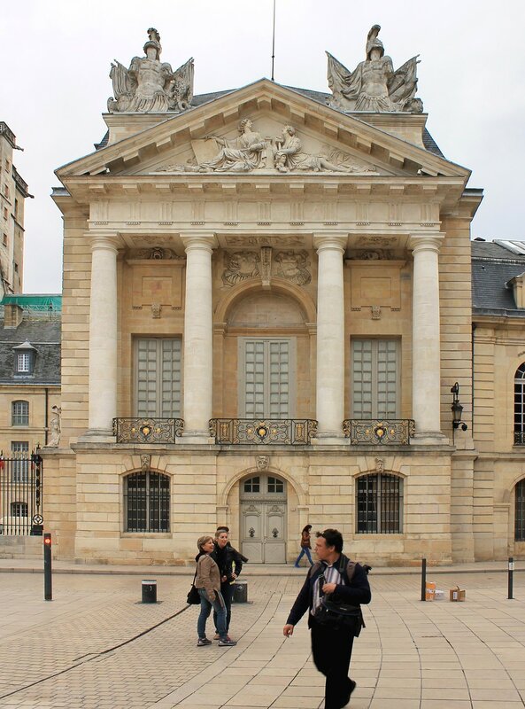 Дижон. Дворец герцогов Бургундских (Palais des ducs et des États de Bourgogn)
