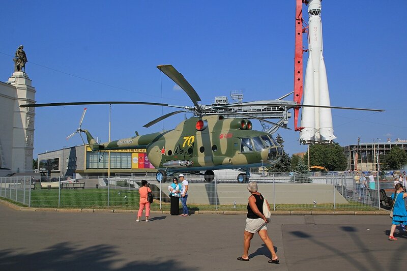 Транспортно-десантный вертолёт Ми-8Т - Военная техника на ВДНХ