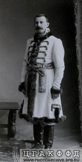 Адъютант великого князя Сергея Александровича князь Ф.Ф.Юсупов в костюме боярина XVII века.