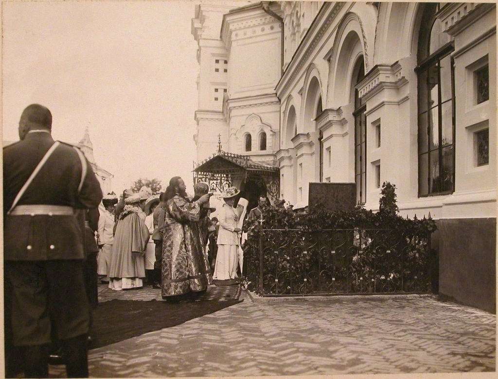 Николай II с семейством на открытии памятника в Киеве