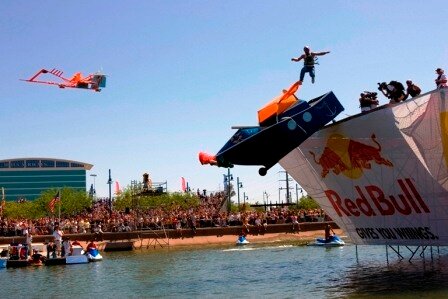 7  2011   ,          Red Bull Flugtag