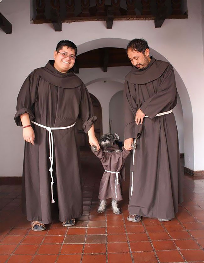 Бродячий пес стал настоящим католическим монахом