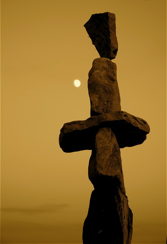 Рок балансировка: временные скульптуры Петра Ридель (Rock balancing: temporary sculptures by Peter Riedel)